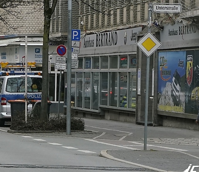 B1 Hochbordradweg Hofkamp 70 cm fuer die Sicherheit
