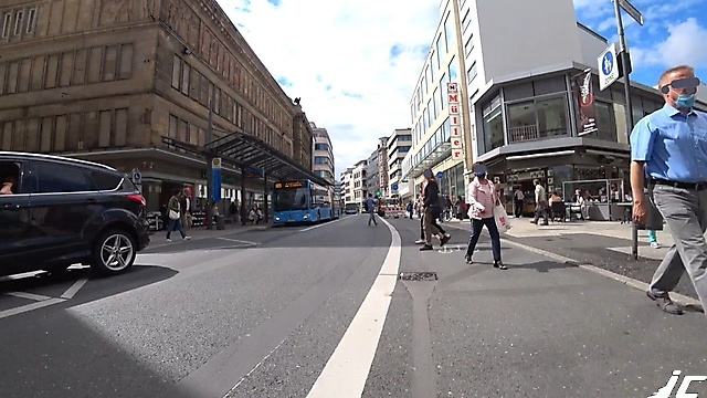 C7 Wall mit Fussgaengerverkehr_ed
