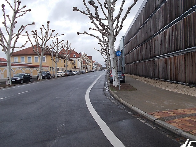 06 Radfahrstreifen Lichtenhaidestr